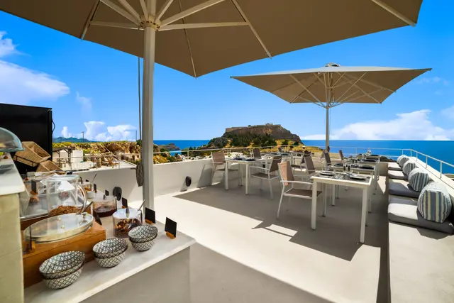 Sky Bar & Breakfast