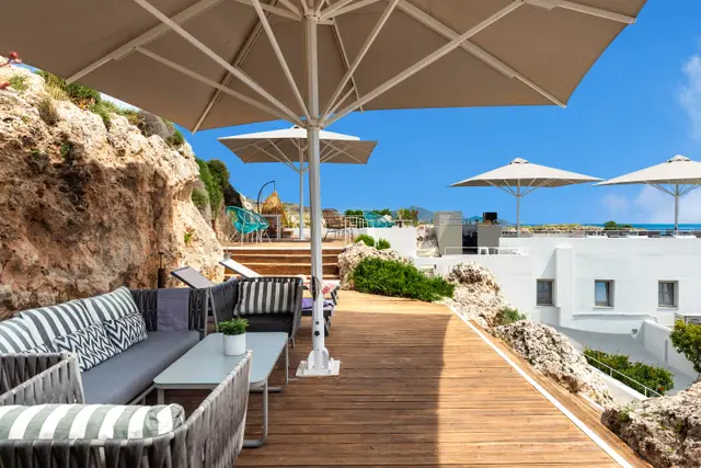Sky Bar & Breakfast
